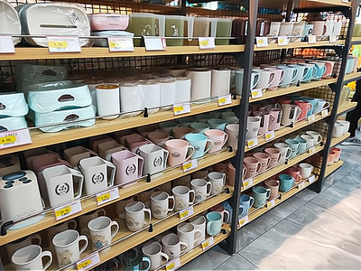 &ldquo;生活日用品、學習用品、小電子產品,地鐵口小商品店應有盡有!&rdquo;