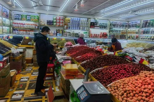 水磨溝區(qū)節(jié)日商品供應充足 市民添置新品迎新年